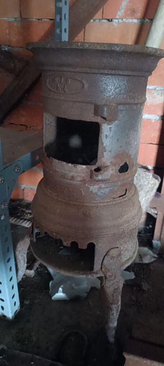 Estufa de hierro antigua