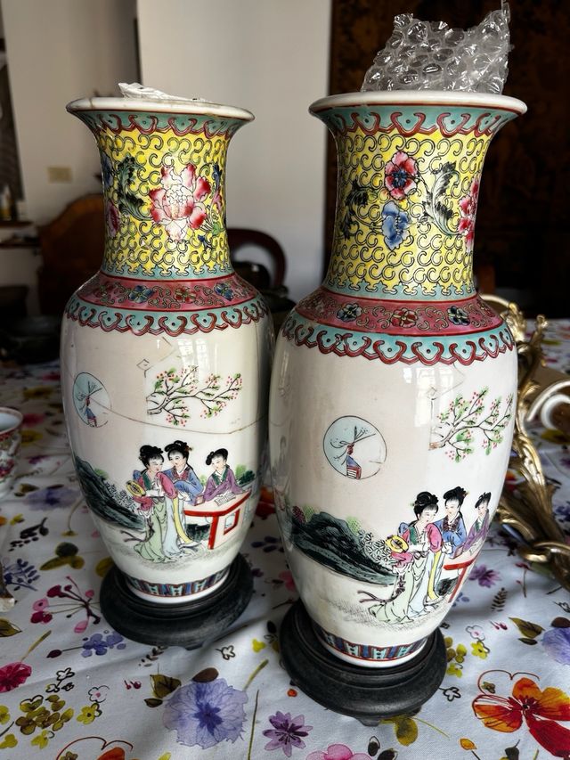 2 Vasi cinesi in porcellana Canton con base legno