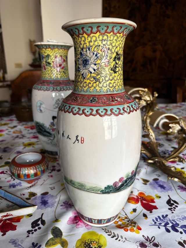 2 Vasi cinesi in porcellana Canton con base legno