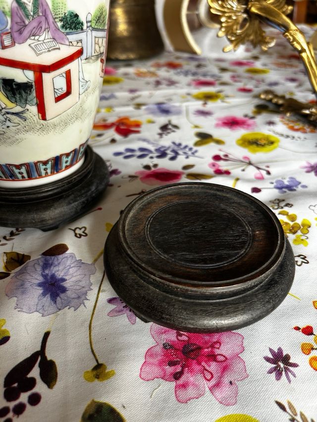 2 Vasi cinesi in porcellana Canton con base legno