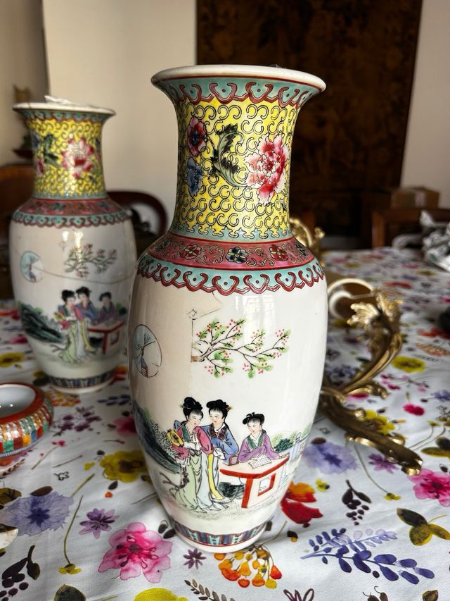 2 Vasi cinesi in porcellana Canton con base legno