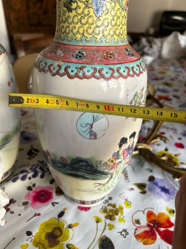 2 Vasi cinesi in porcellana Canton con base legno