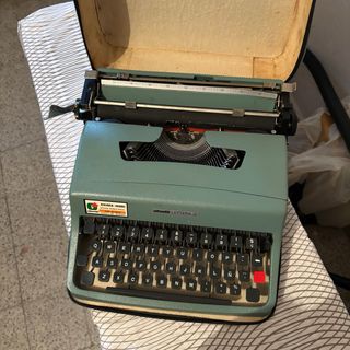 Maquina de escribir olivetti LETTERA 32