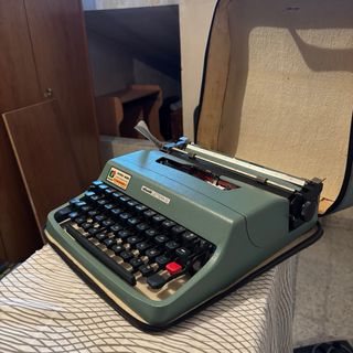 Maquina de escribir olivetti LETTERA 32