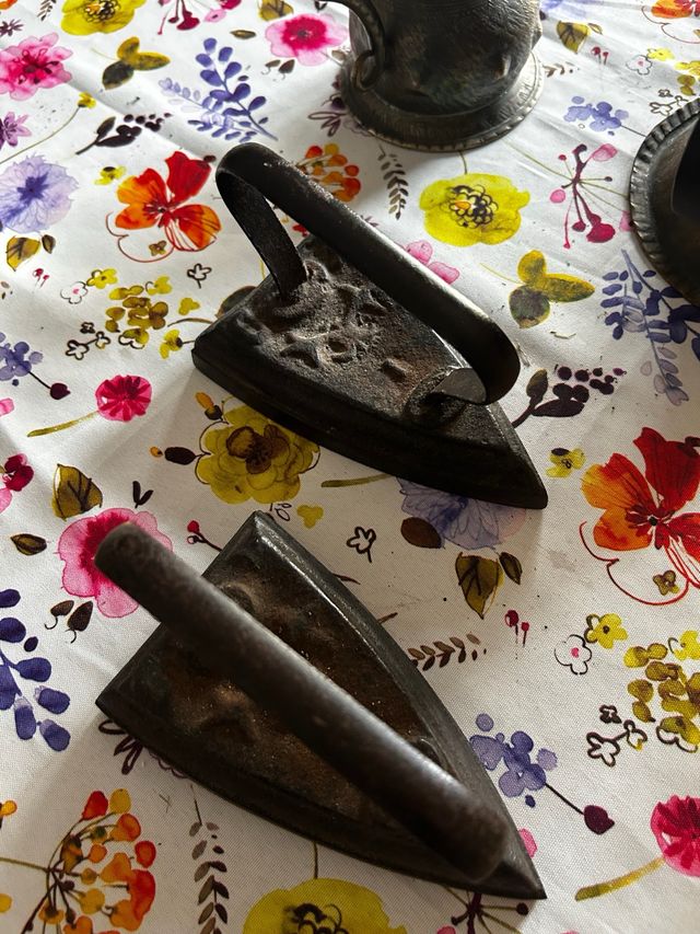 Set 2 ferri da stiro in ghisa anni 20/30