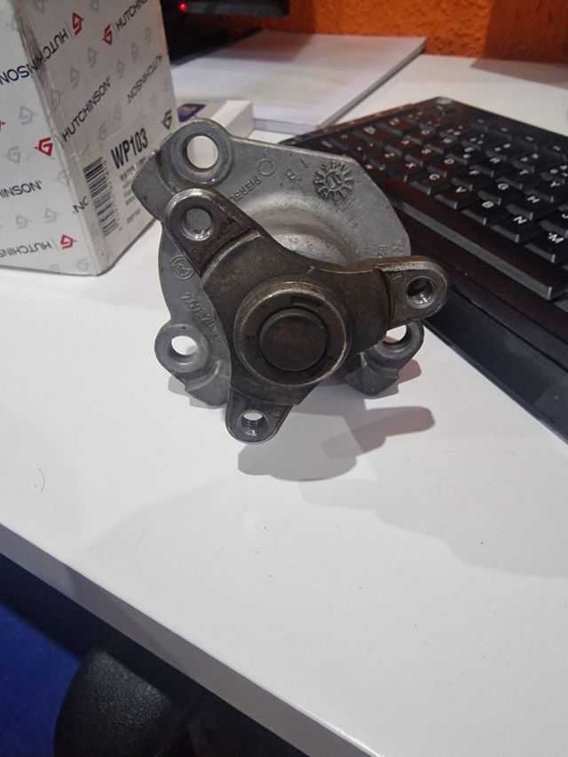 Bomba de agua renaul megane