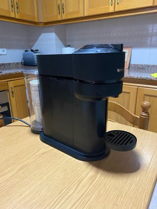 Cafetera Nespresso Vertuo Next  Cápsulas Recargables INOX