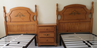 Dos cabeceros y mesita a juego