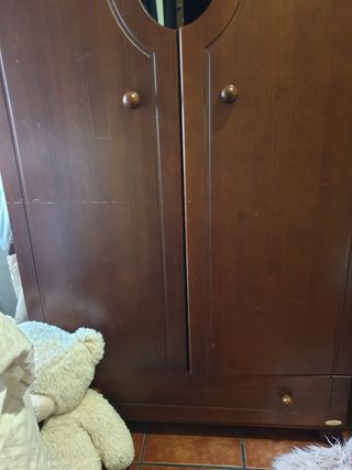 Armario de madera de pino mazizo