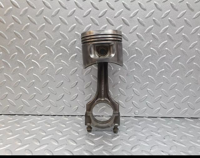 Pistón y biela W123 230e