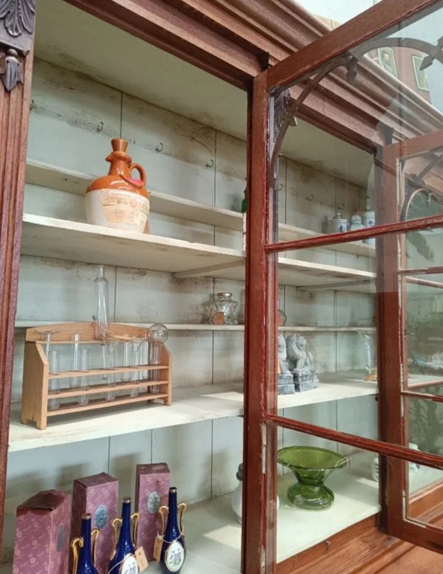 Mueble vitrina de botica