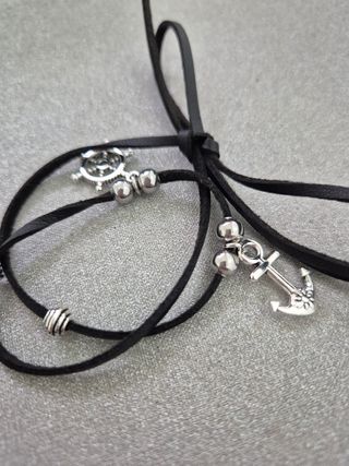 Collana con laccio e pendenti