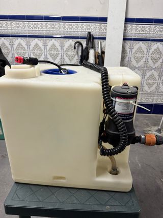 Depósito agua con bomba