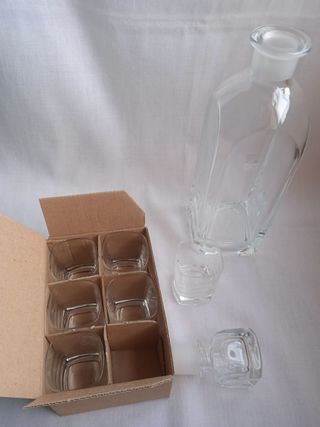 Botella de Cristal y 6 vasos