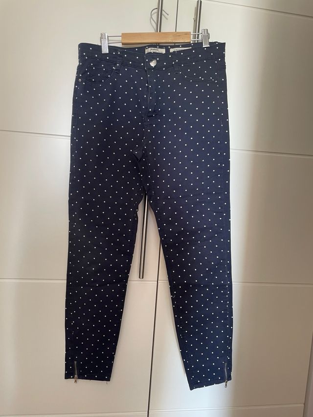 Pantalon topitos blancos Stradivarius
