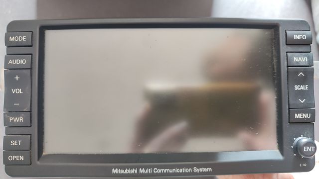 Radio navegador mitsubishi montero v80