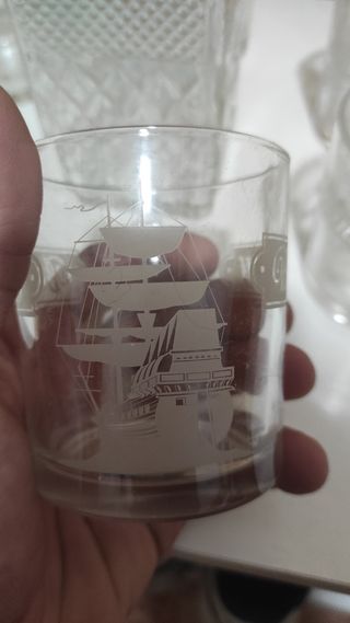 Juego 6 vasos wiscky y botella.