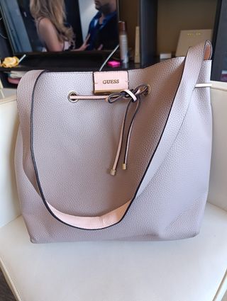 Bolso Guess reversible tipo saco