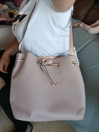 Bolso Guess reversible tipo saco