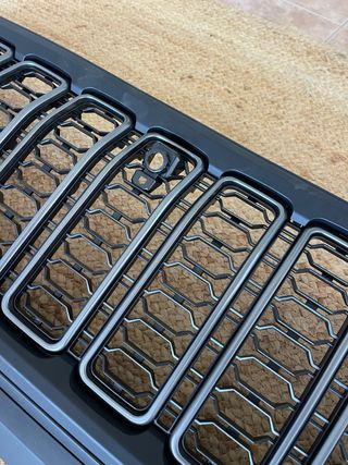 Rejilla delantera ABS 2024 para Jeep Wrangler JL 2018  JL1300 color negro 1 unidad