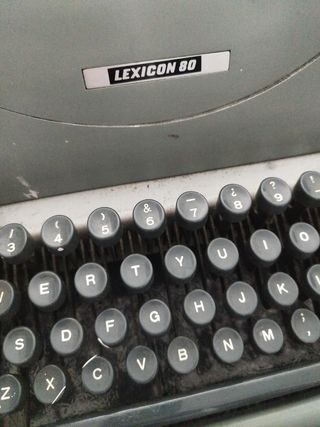 Maquina de escribir hispano olivetti