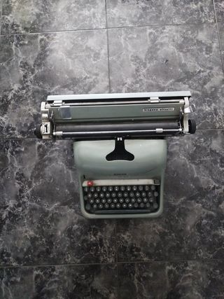 Maquina de escribir hispano olivetti