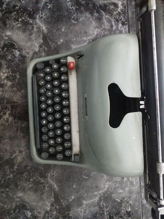 Maquina de escribir hispano olivetti
