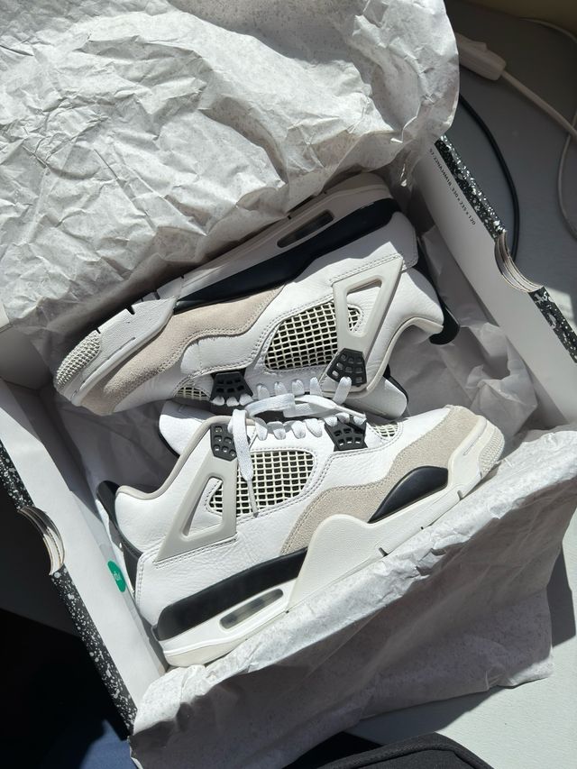 Jordan 4 Military Black T40