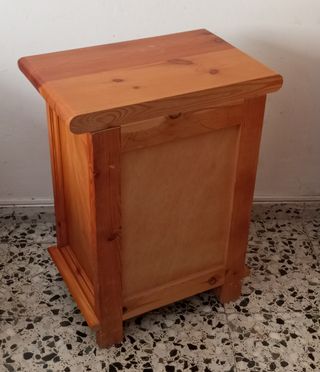 Mesilla de noche de pino macizo