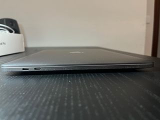 Apple MacBook Pro 13 (2020), M1, 8 GB, 256 GB SSD Gris espacial.