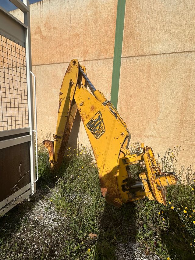 Brazo retro mixta JCB 3CX
