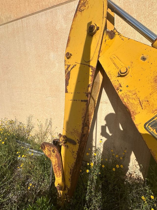 Brazo retro mixta JCB 3CX