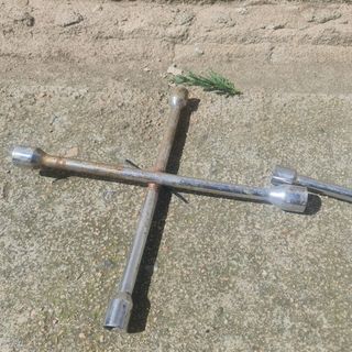 Llave de rueda para coche