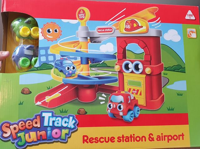 Aeropuerto con vehículos NUEVO