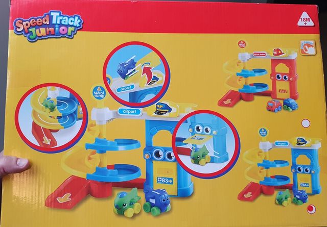 Aeropuerto con vehículos NUEVO