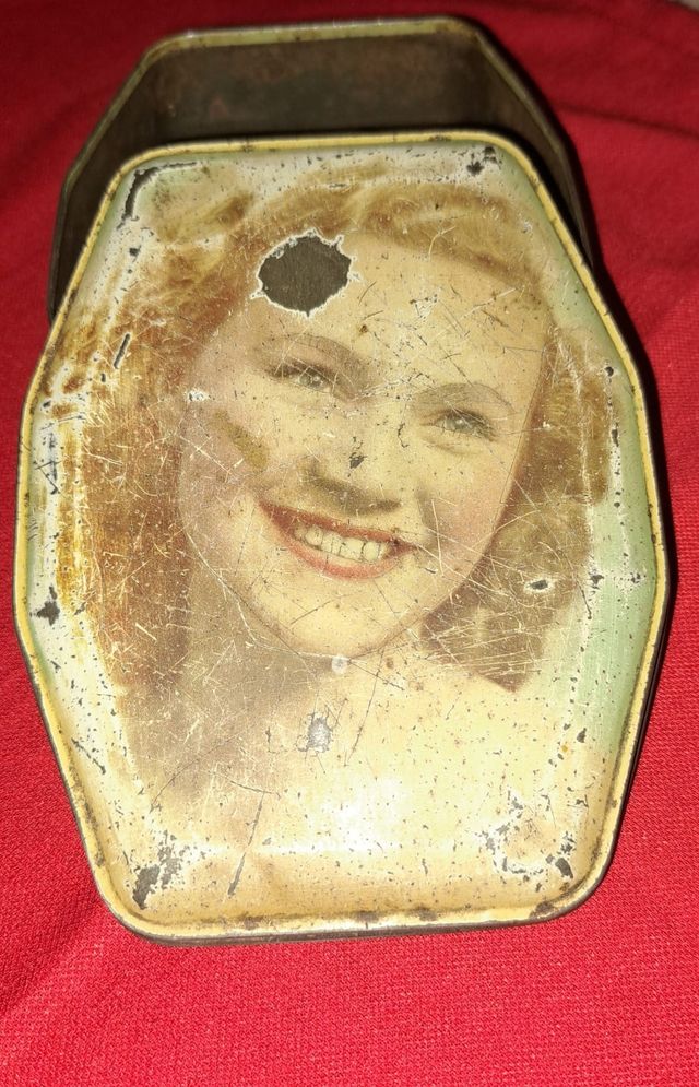 Scatola antica in metallo