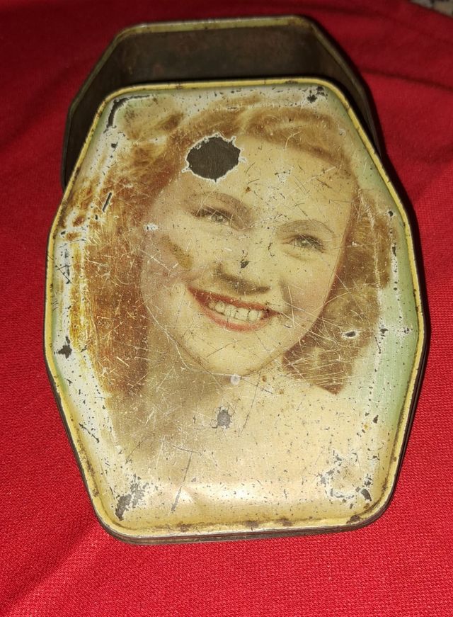 Scatola antica in metallo