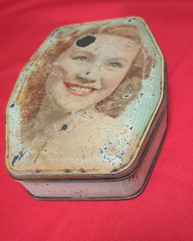 Scatola antica in metallo