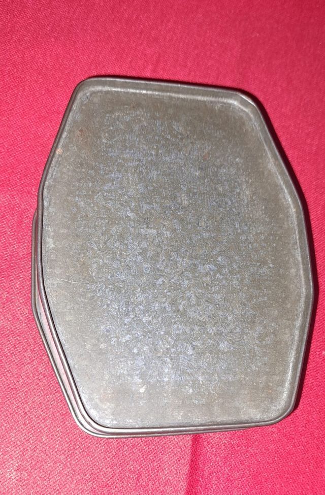 Scatola antica in metallo