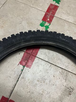 Neumatico delantero moto enduro