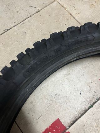 Neumatico delantero moto enduro