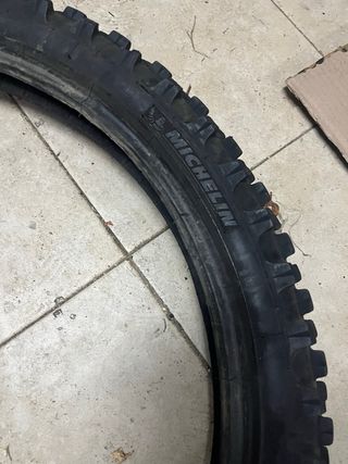 Neumatico delantero moto enduro