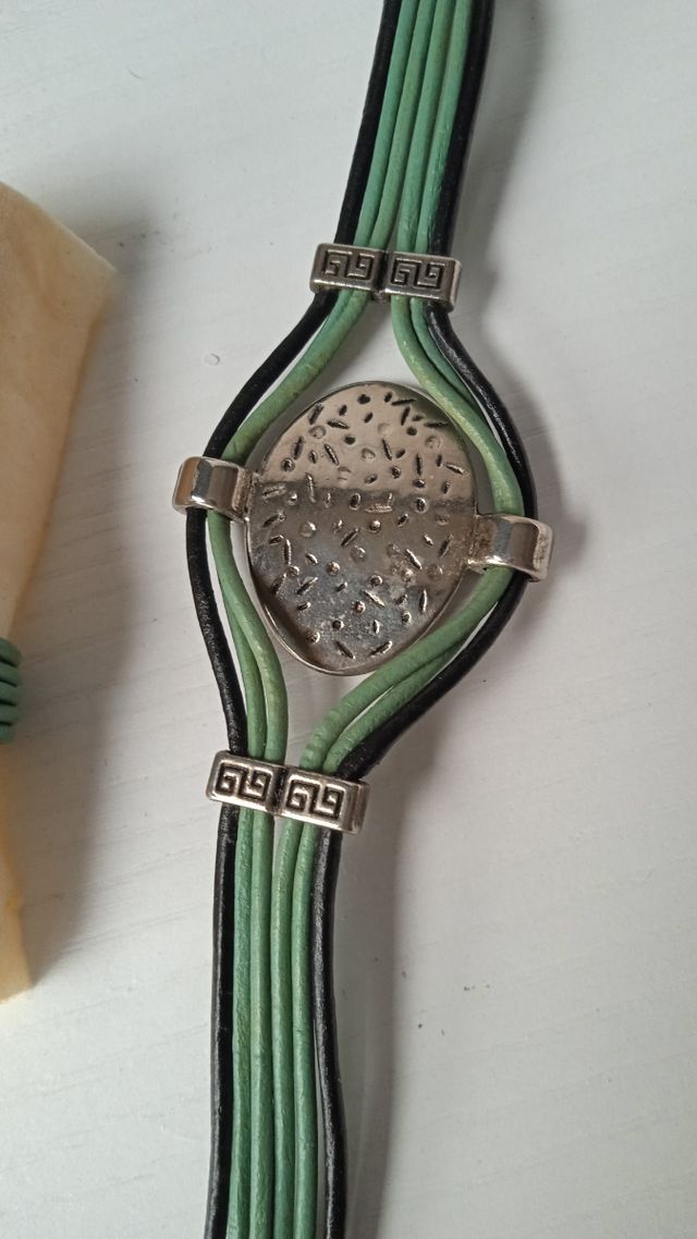 Pulsera y anillo artesanales