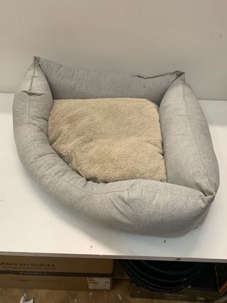 Cama de perro triangular