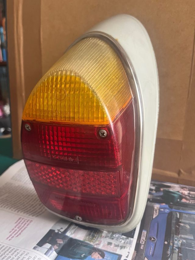 FARO PILOTO TRASERO ORIGINAL ESCARABAJ