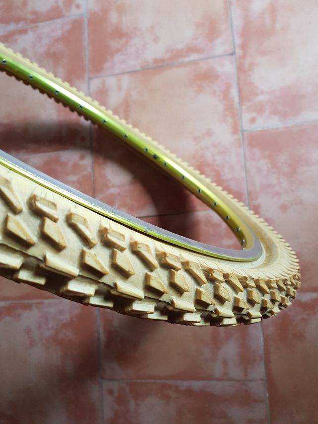 Cubierta 26" Panaracer Magic front retro