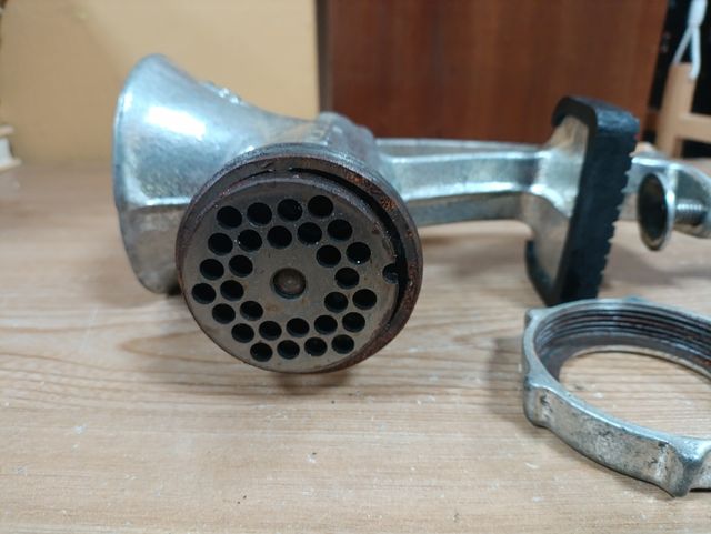 Picadora de carne Alfa 5, antigua