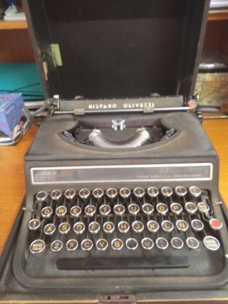 Maquina de escribir antigua