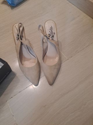 Zapato de salón beige