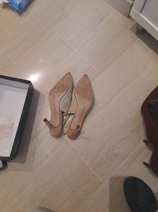 Zapato de salón beige